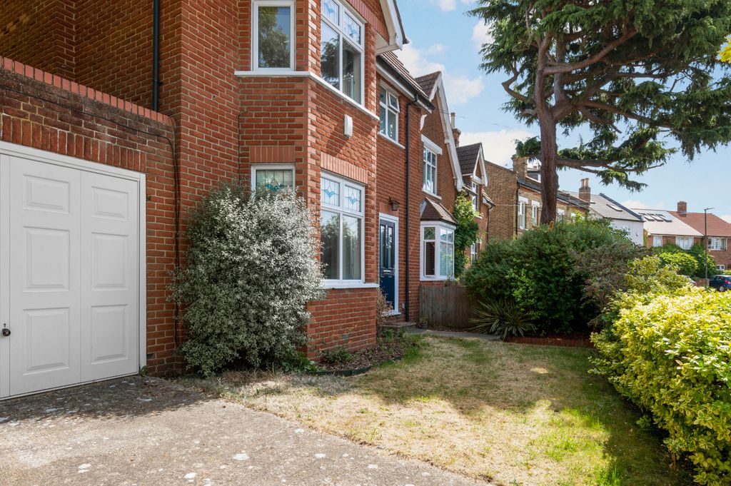 Property photo 1 of 20 Picture No. 05