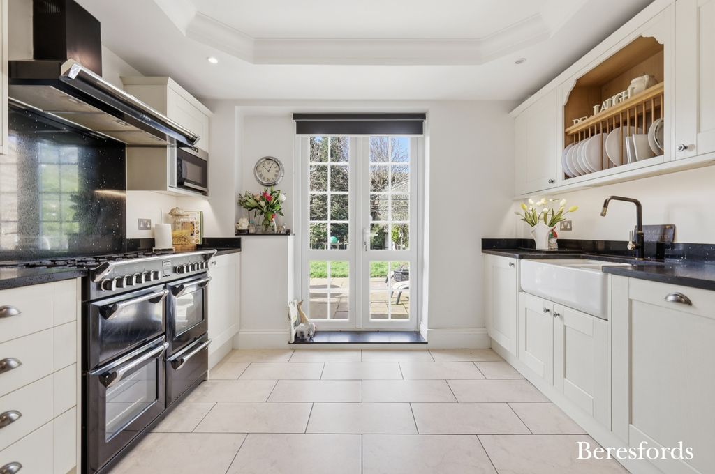 Property photo 2 of 33 Picture No. 80