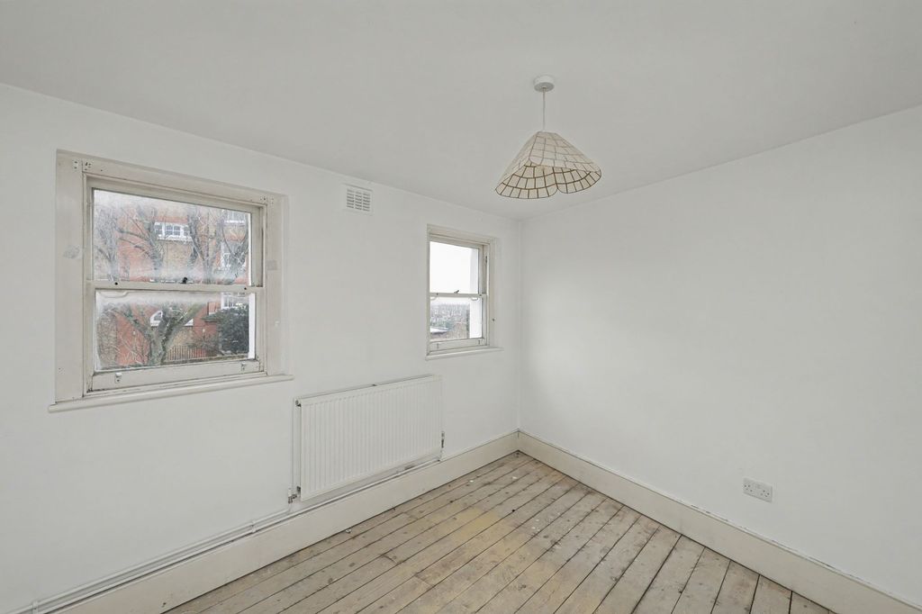 Property photo 3 of 14 19B Kenmont Gardens, Kensal Green, London Nw10 6BT