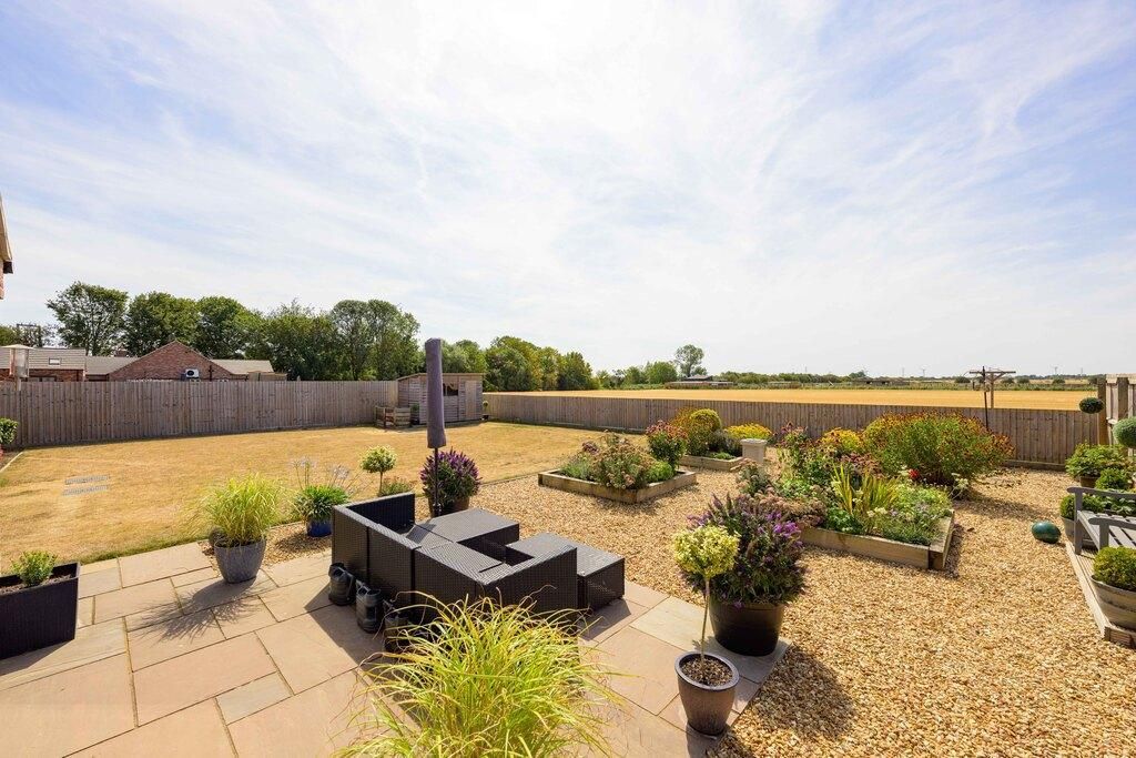 Property photo 2 of 31