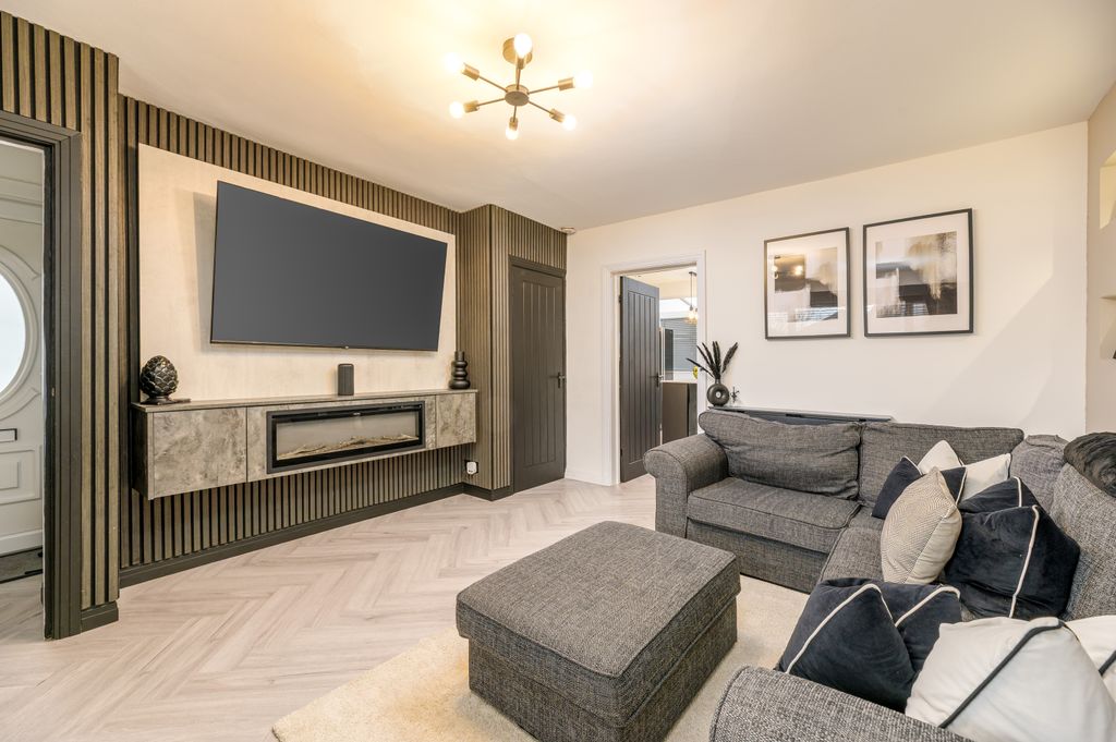 Property photo 3 of 28 04