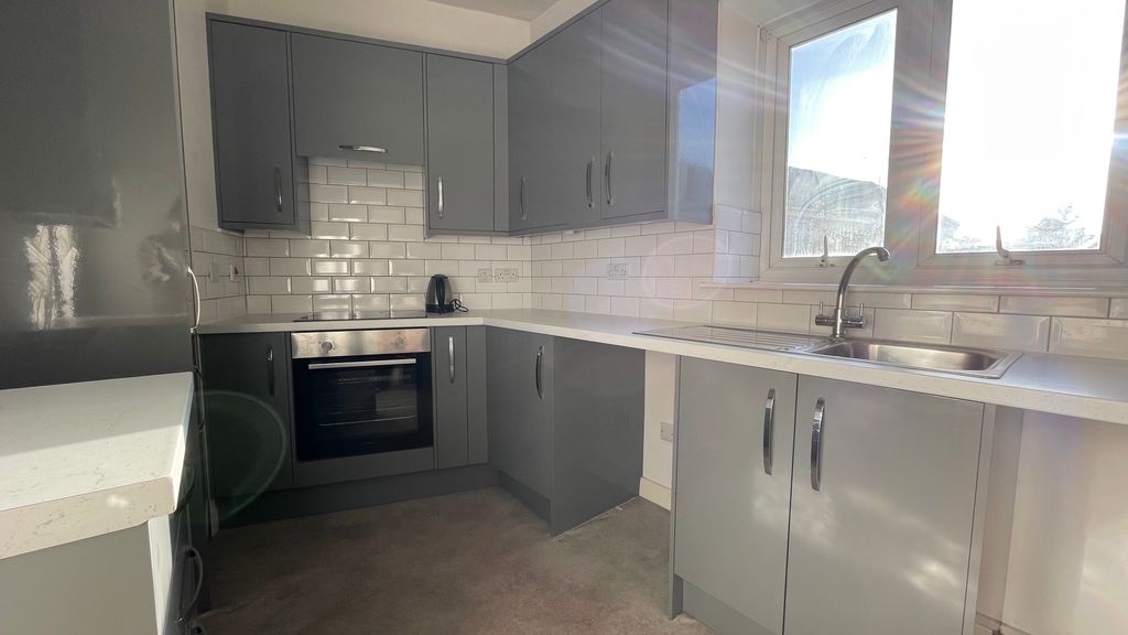 Property photo 2 of 10 Kitchen