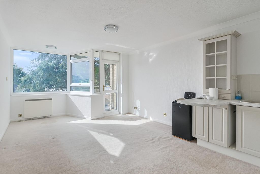 Property photo 2 of 11 Flat 10, Sandford House, 151 Mudeford Lane, Christchurch, Bournemouth, Bh23 3Hr