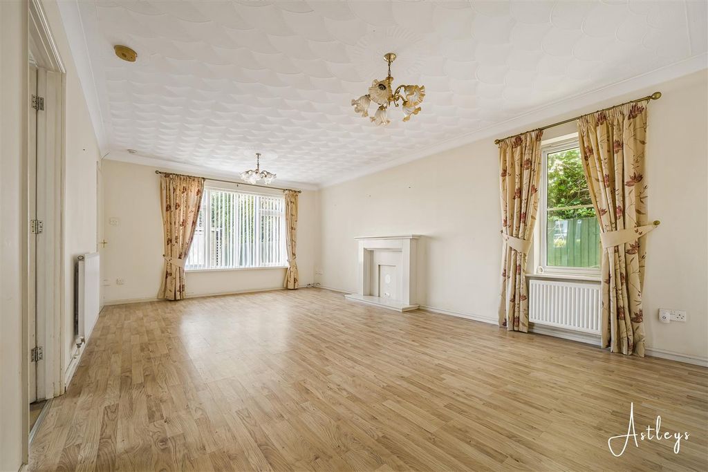 Property photo 2 of 19 Lounge/Dining Room