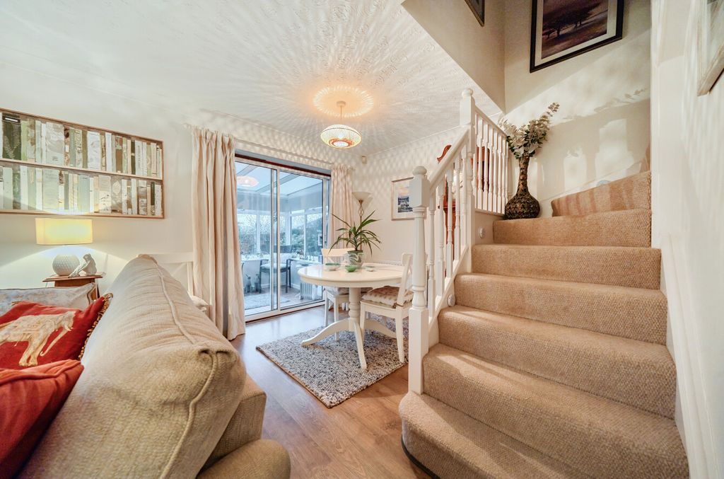 Property photo 3 of 28 Dining Area