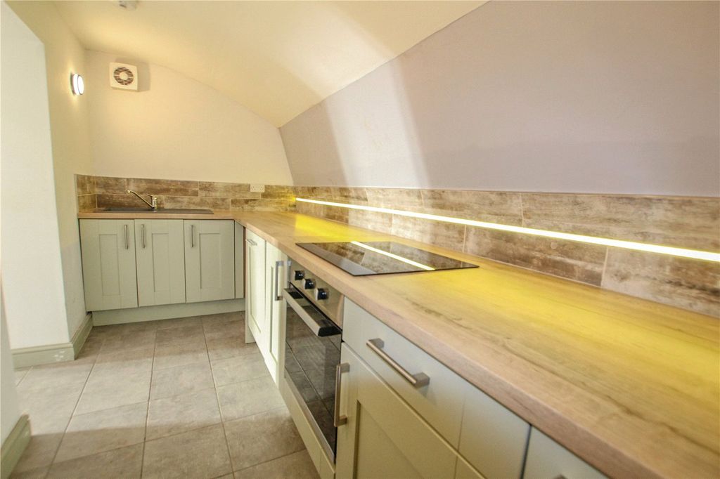 Property photo 2 of 9 Kitchen