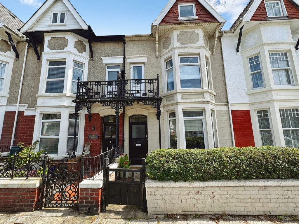 Property photo 1 of 32