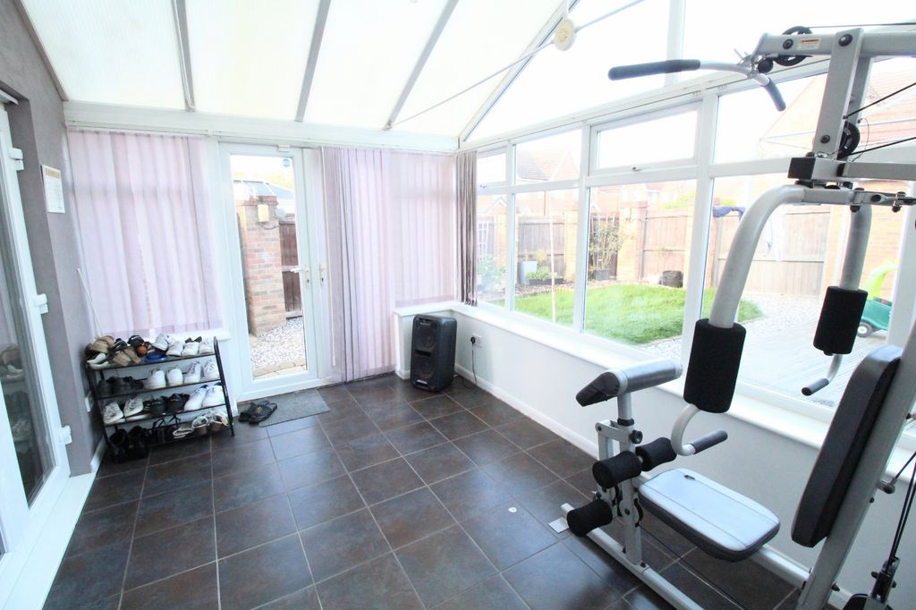 Property photo 3 of 17 Conservatory