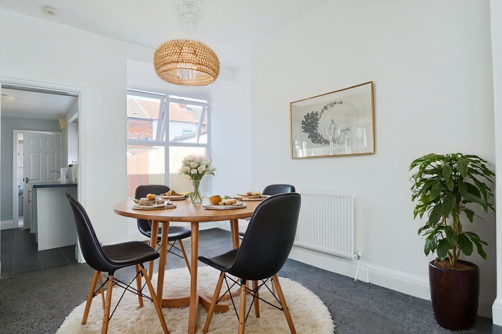 Property photo 3 of 10 3842756