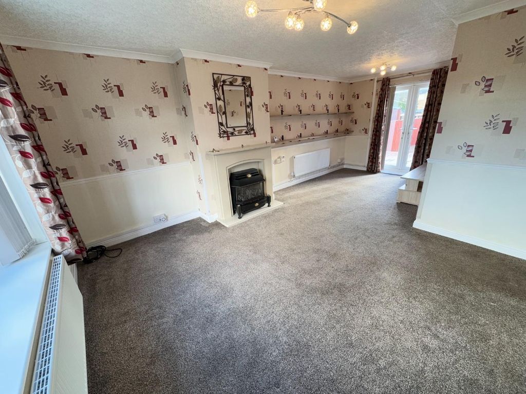 Property photo 3 of 19 Lounge/Dining Room