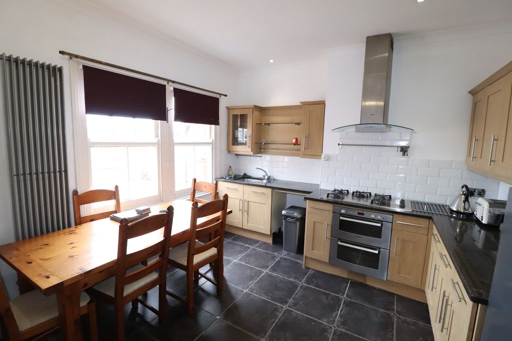 Property photo 2 of 9 Kitchen Breakfast Room