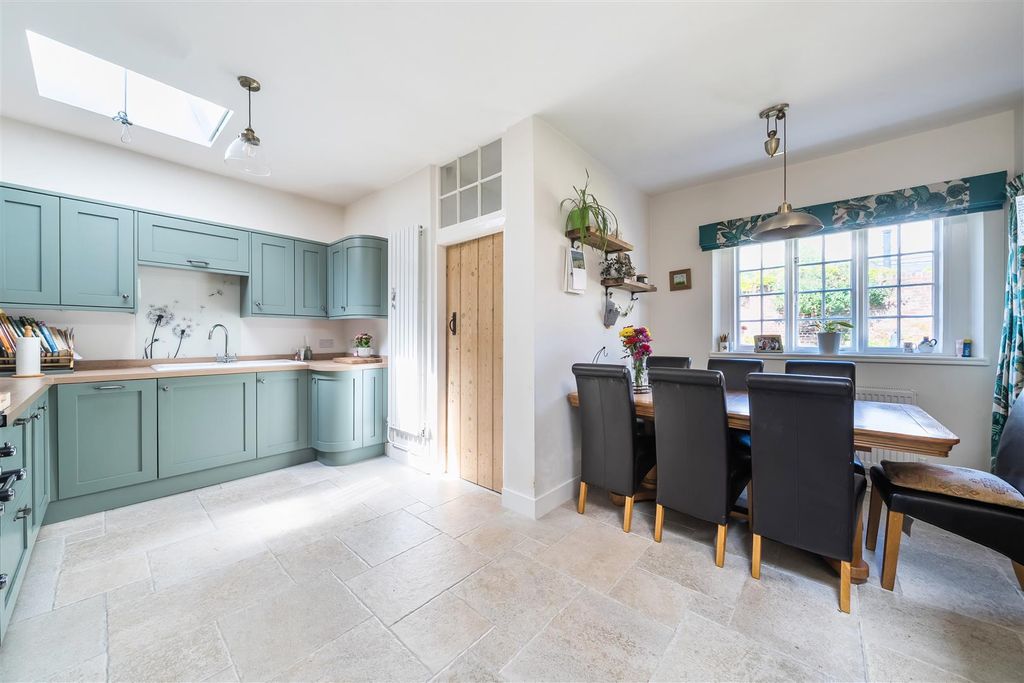 Property photo 3 of 18 Kitchen / Dining Room