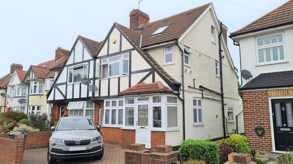 Property photo 1 of 7 Four/Five Bedroom Semi-Detached House