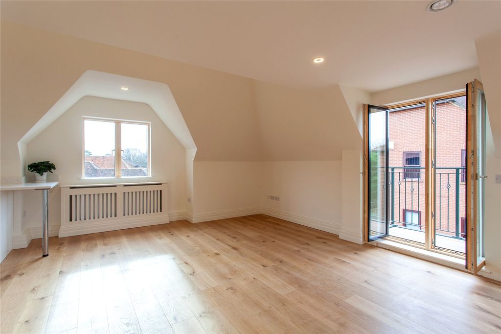 Property photo 2 of 10 Living