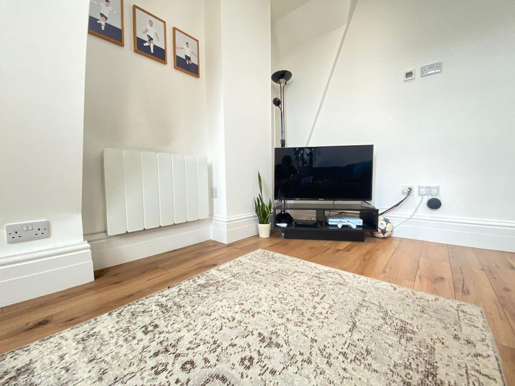 Property photo 2 of 8 Photo 02