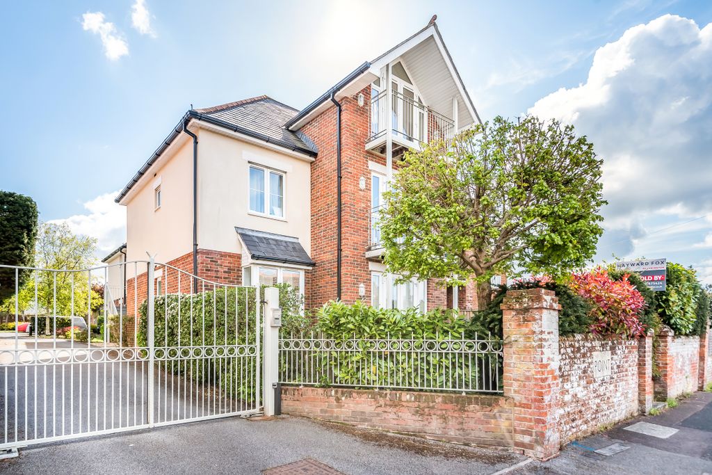 Property photo 1 of 11 720812 (1)