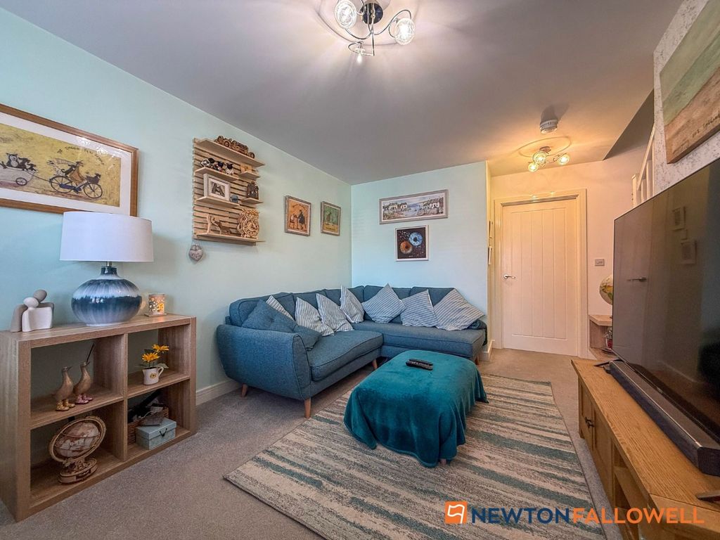 Property photo 2 of 17 Lounge 1