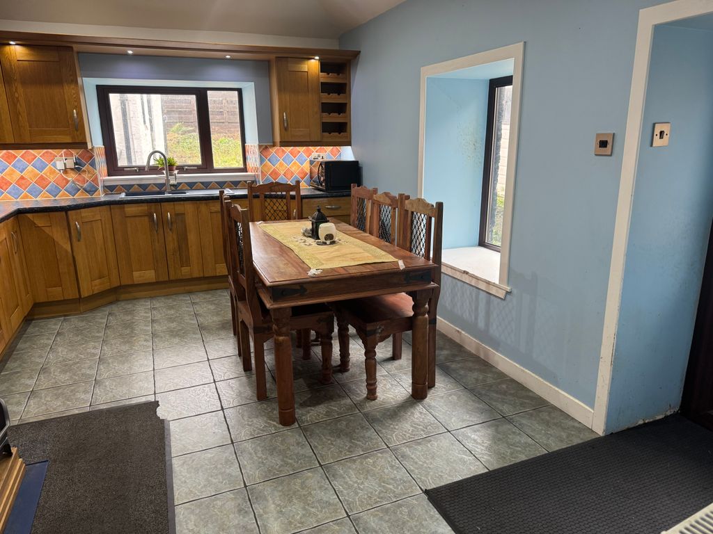 Property photo 3 of 39