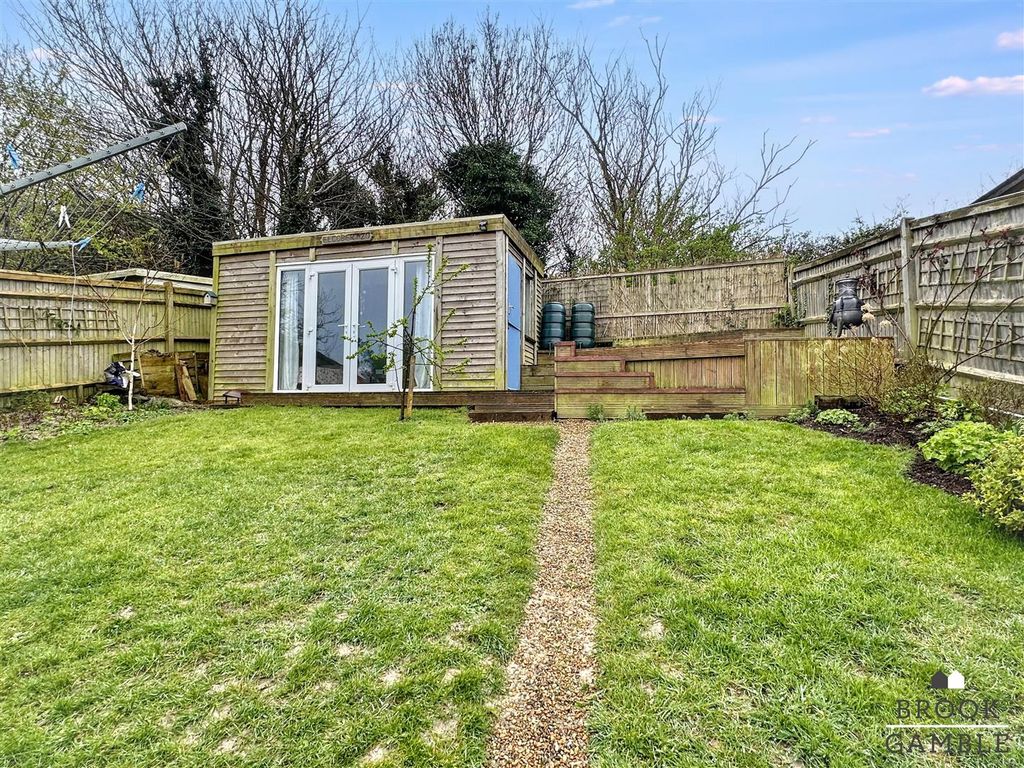 Property photo 3 of 27 01323 438506