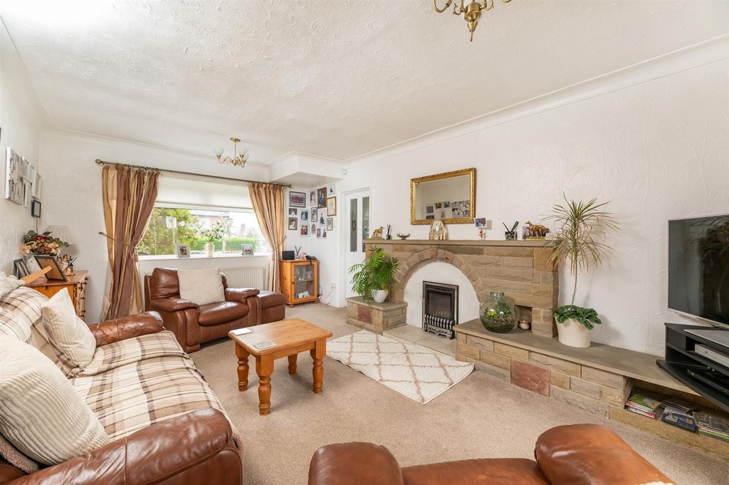 Property photo 3 of 23 Sitting Room