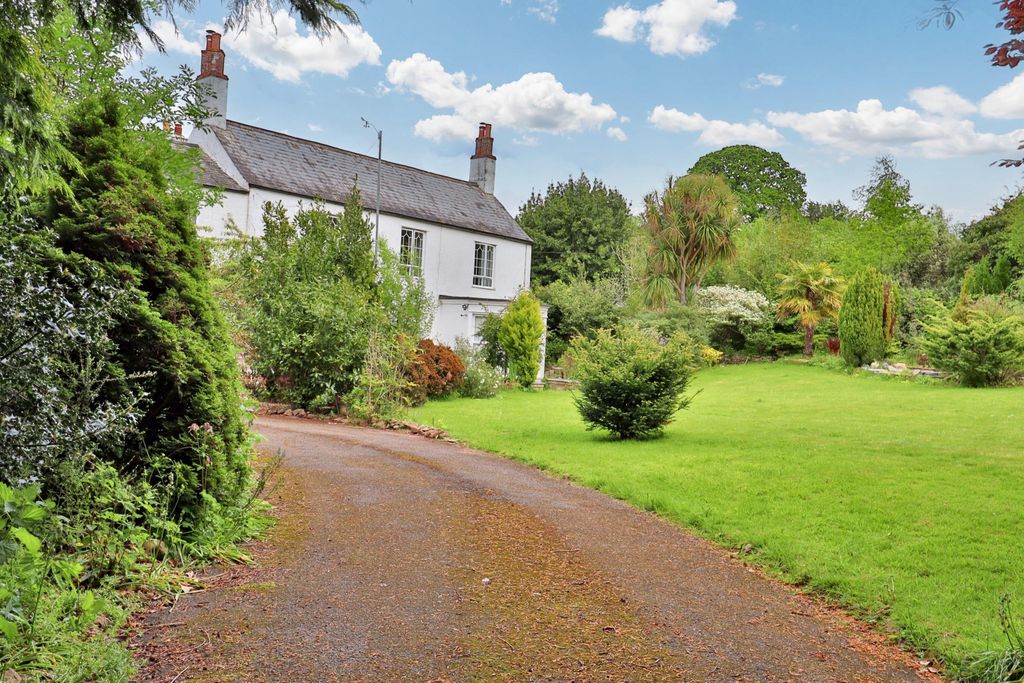 Property photo 2 of 19 Image