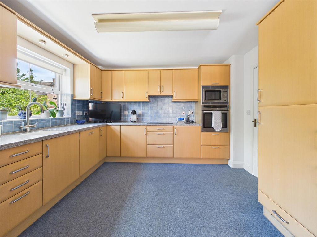 Property photo 3 of 25