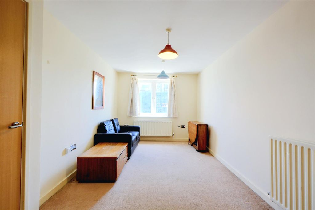 Property photo 2 of 10 Lounge