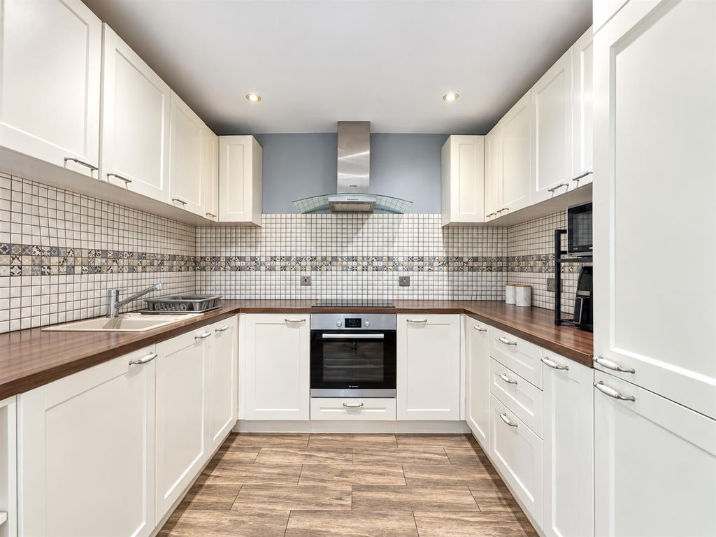 Property photo 1 of 8 Kitchen