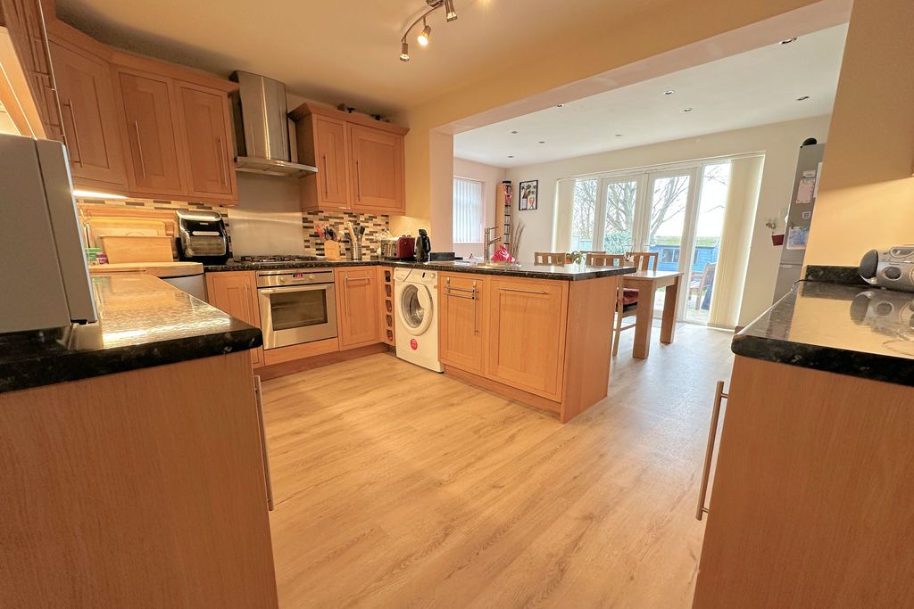 Property photo 2 of 19 Open Plan Kitchen/Dining Room