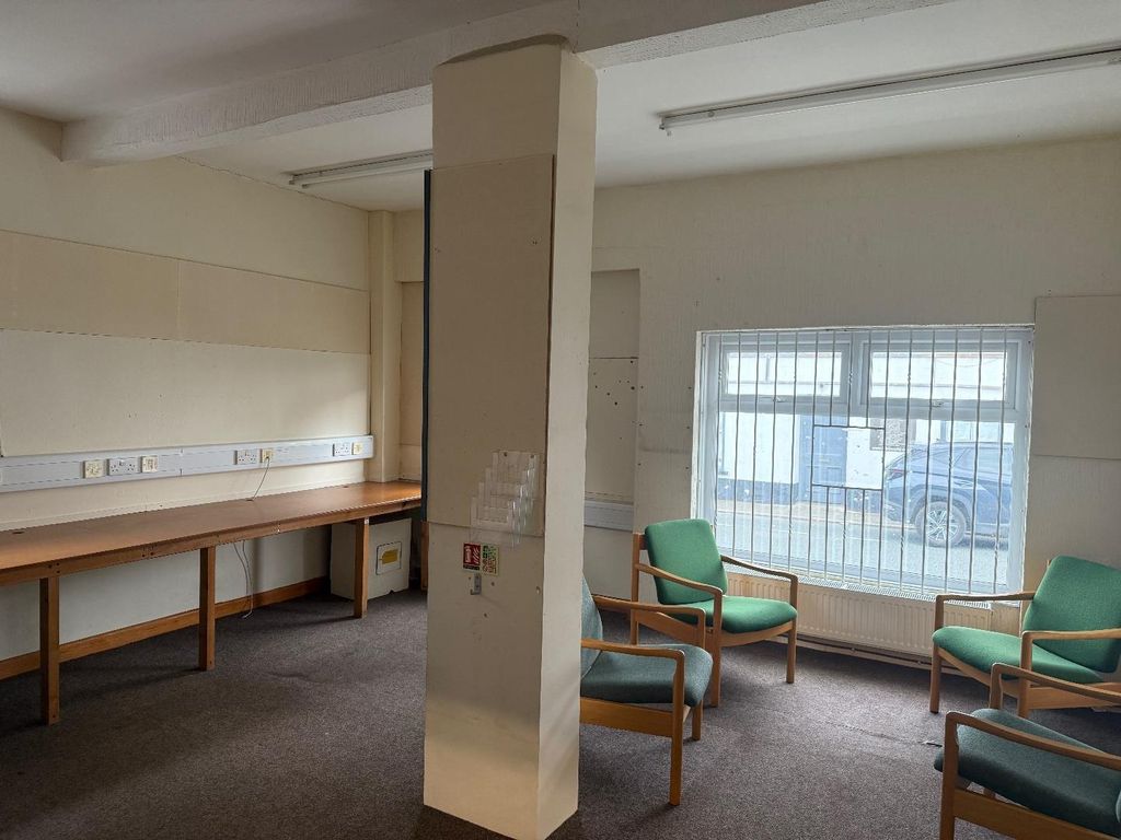 Property photo 3 of 12 Office