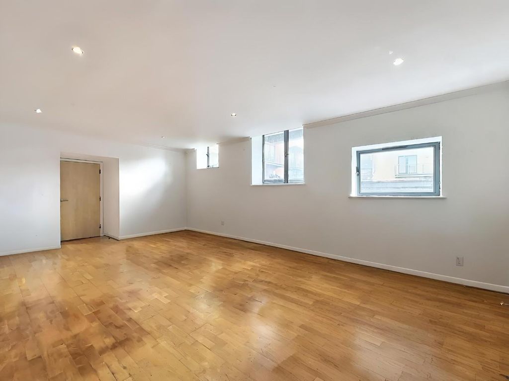 Property photo 2 of 17 Open Plan Living Room