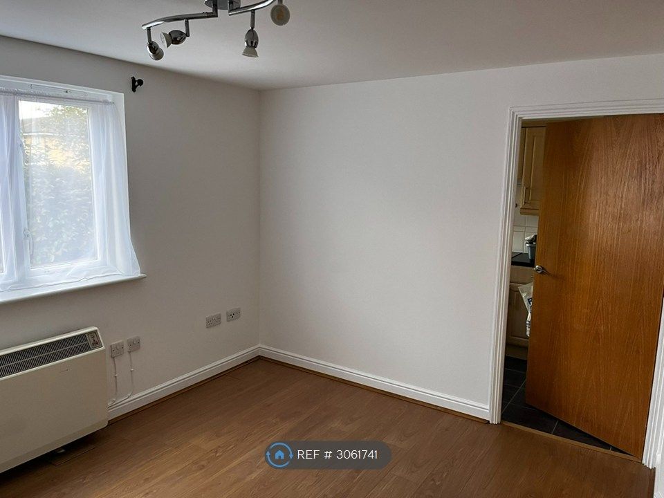 Property photo 3 of 11 Lounge