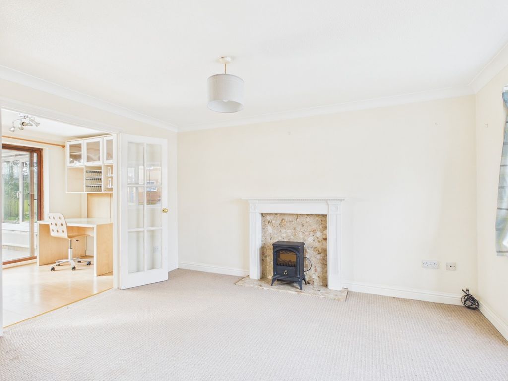 Property photo 3 of 16 4699798