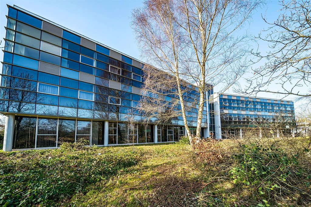 Property photo 1 of 27 1423602-12-69A95d3cc72Ac.Jpg