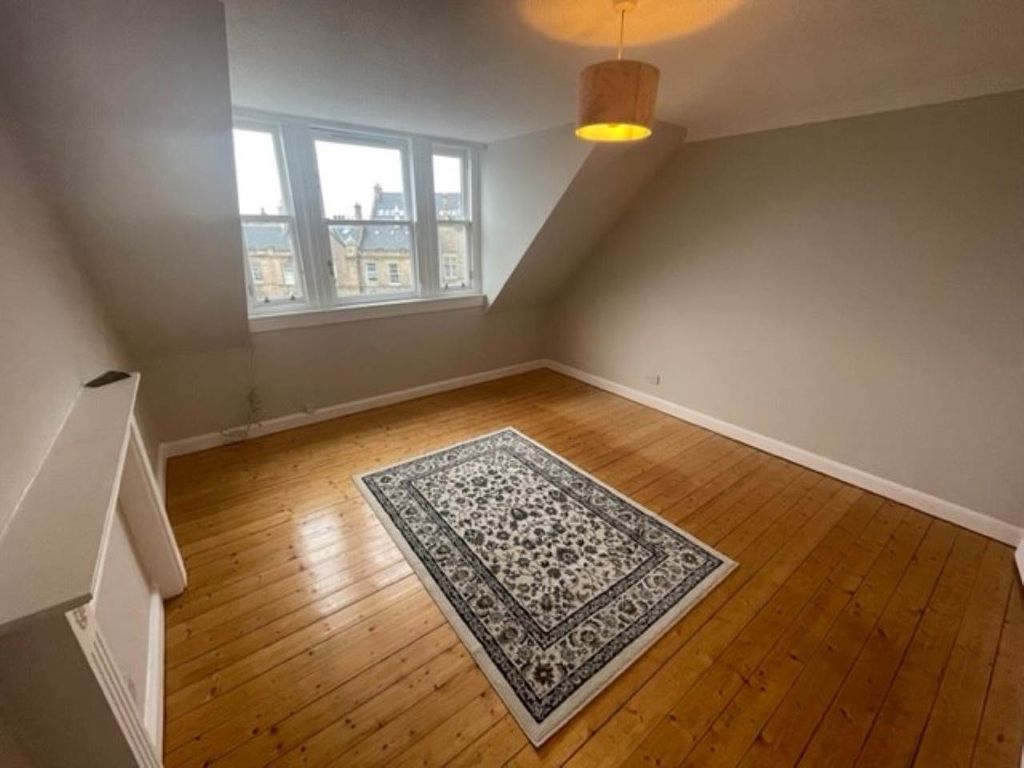 Property photo 3 of 16 Living 2