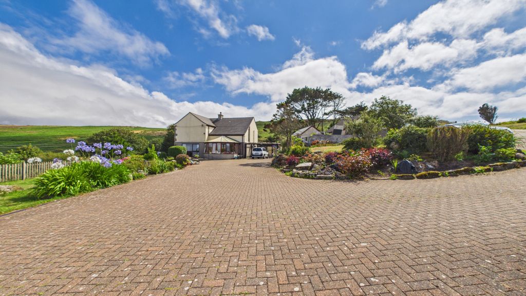Property photo 1 of 37 5 Bedroom Detached House For Sale