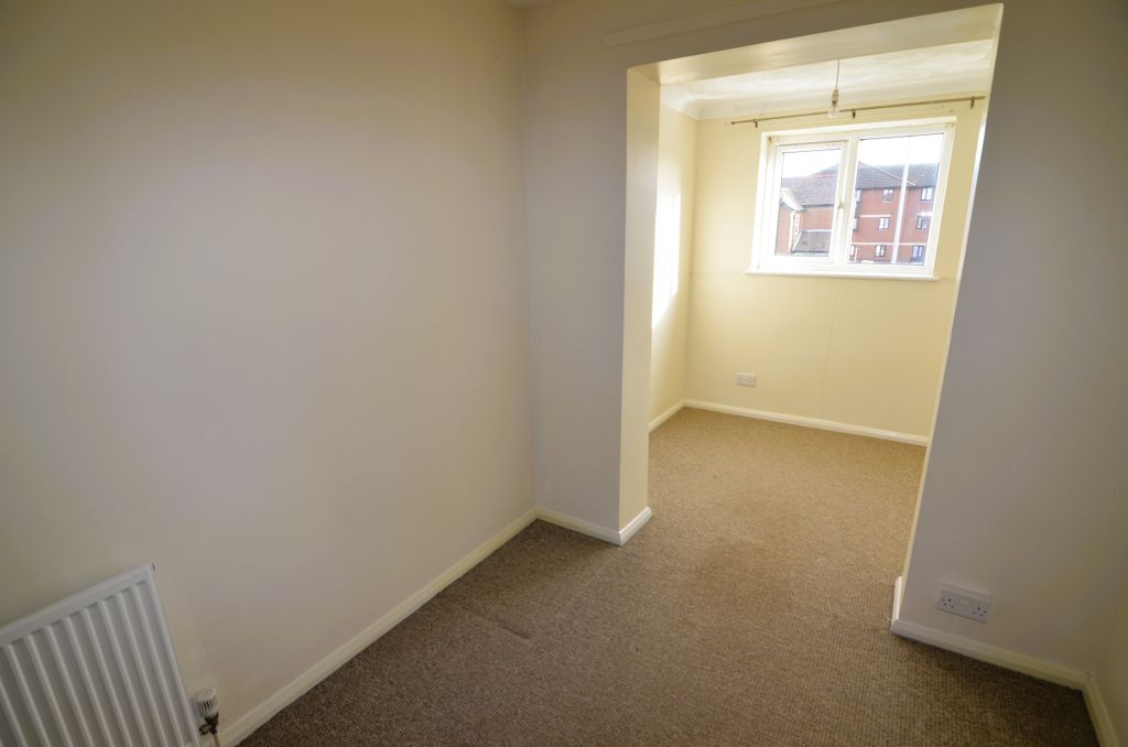 Property photo 3 of 12 Bedroom 3