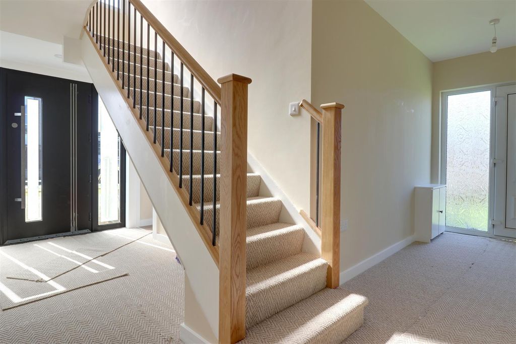Property photo 2 of 15 Entrance Hall