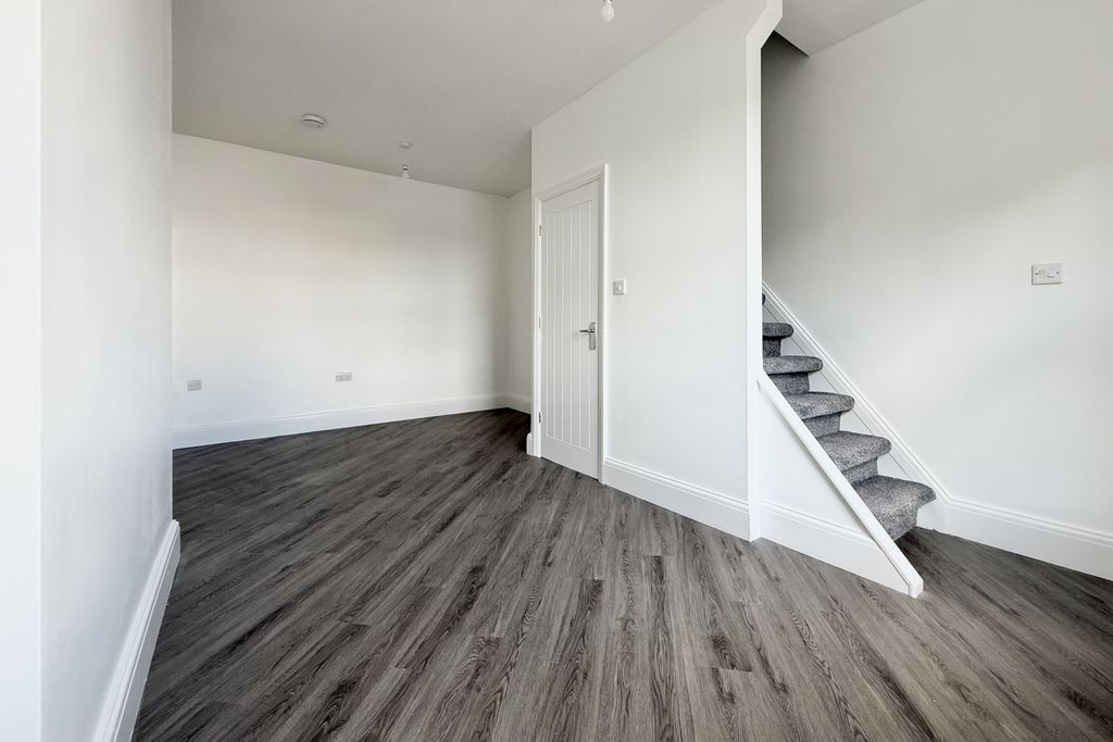 Property photo 2 of 10 2