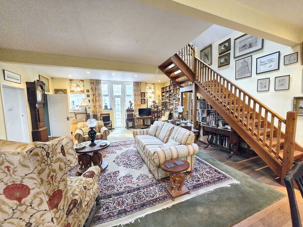Property photo 3 of 28