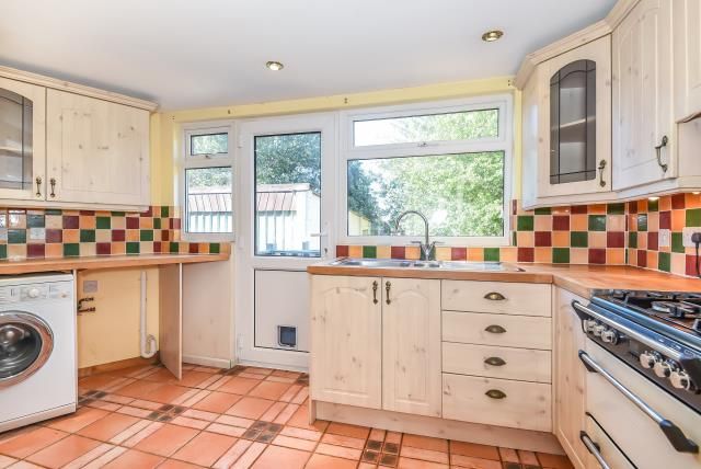 Property photo 2 of 12 Kitchen