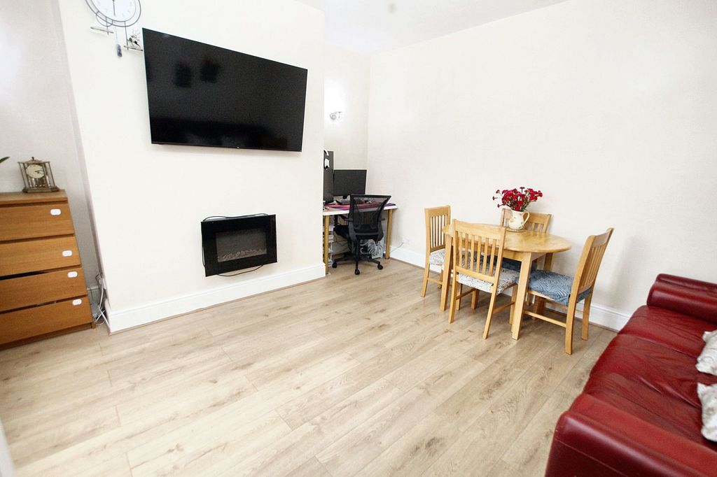 Property photo 2 of 23