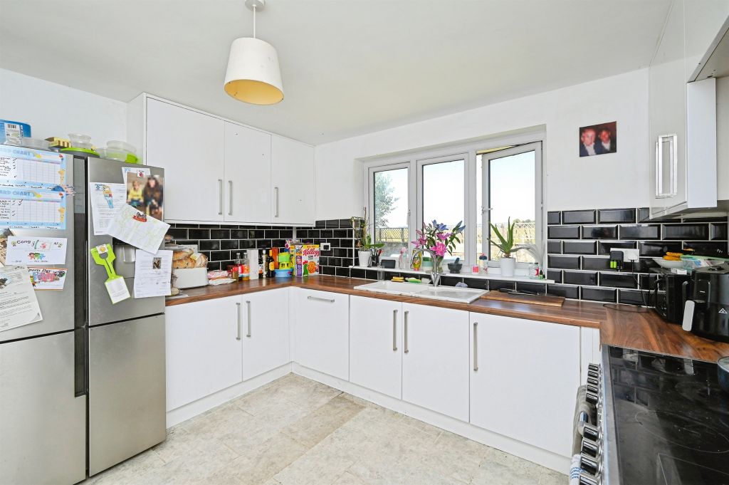 Property photo 3 of 24