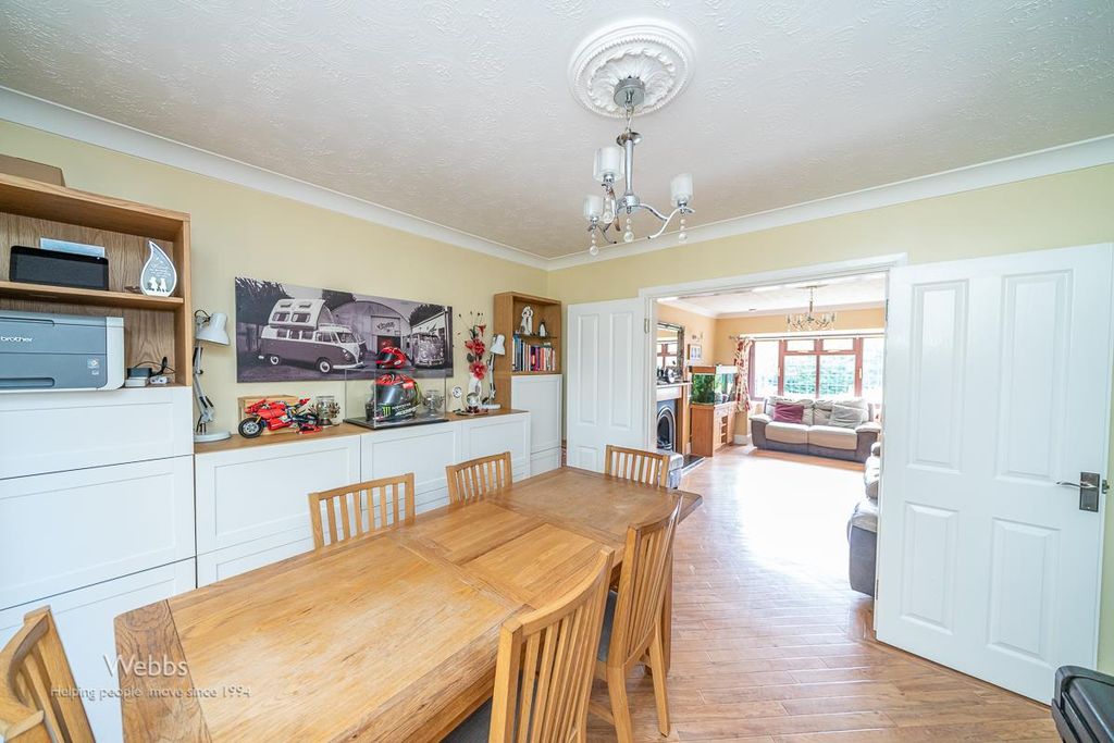 Property photo 3 of 28 Â© Webbs Estate Agents Â© (42 Of 98).Jpg
