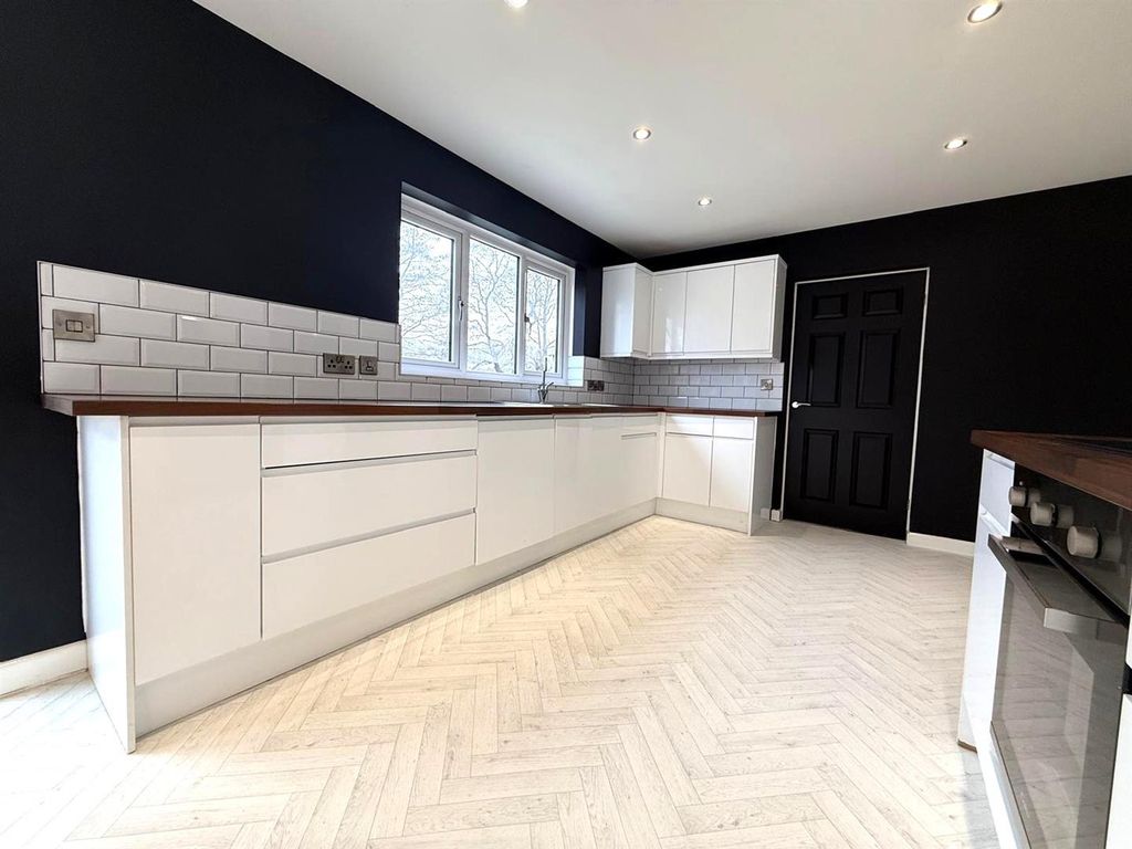 Property photo 3 of 19 Kitchen.Jpg