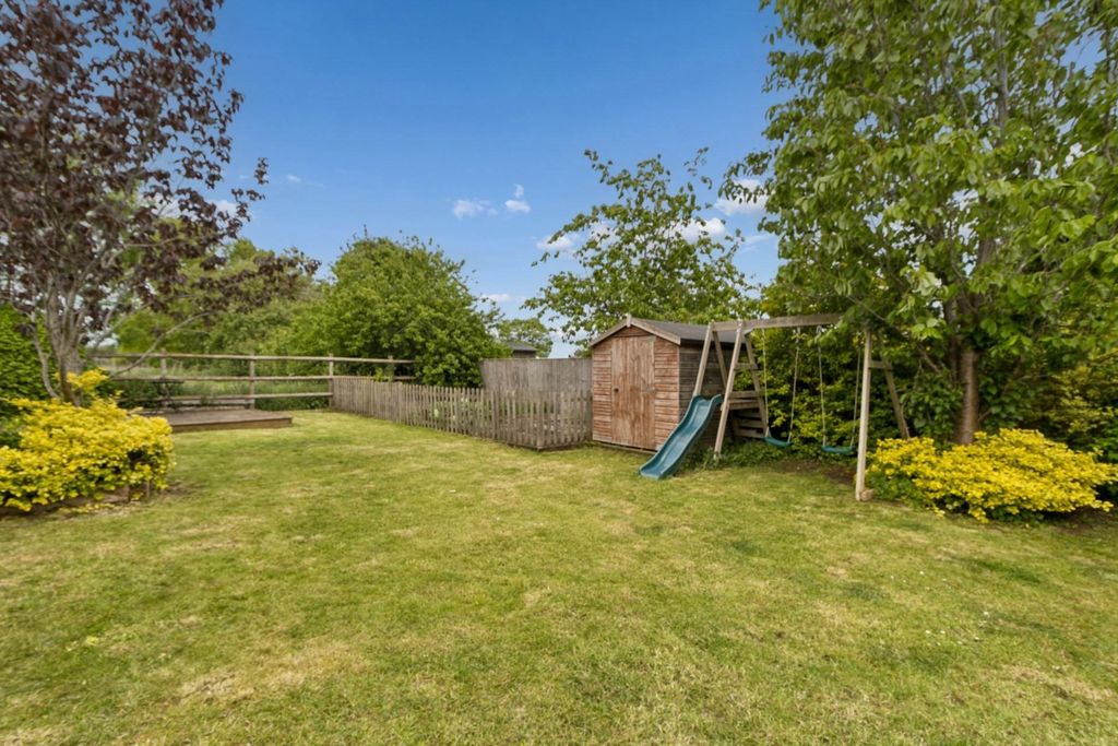 Property photo 2 of 25