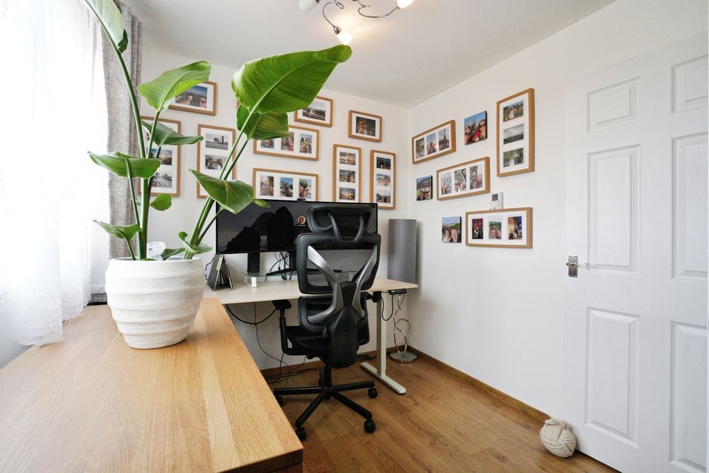 Property photo 3 of 16 Photo