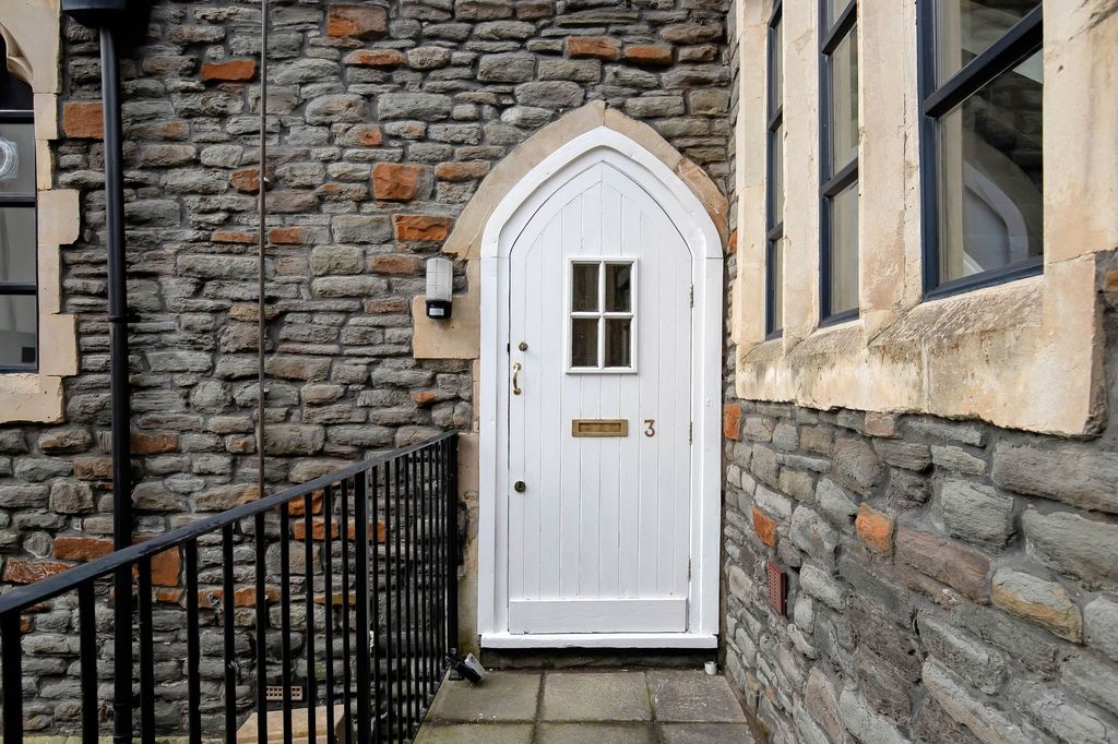 Property photo 1 of 24