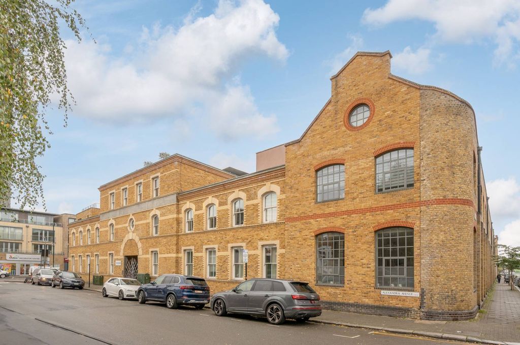 Property photo 3 of 12