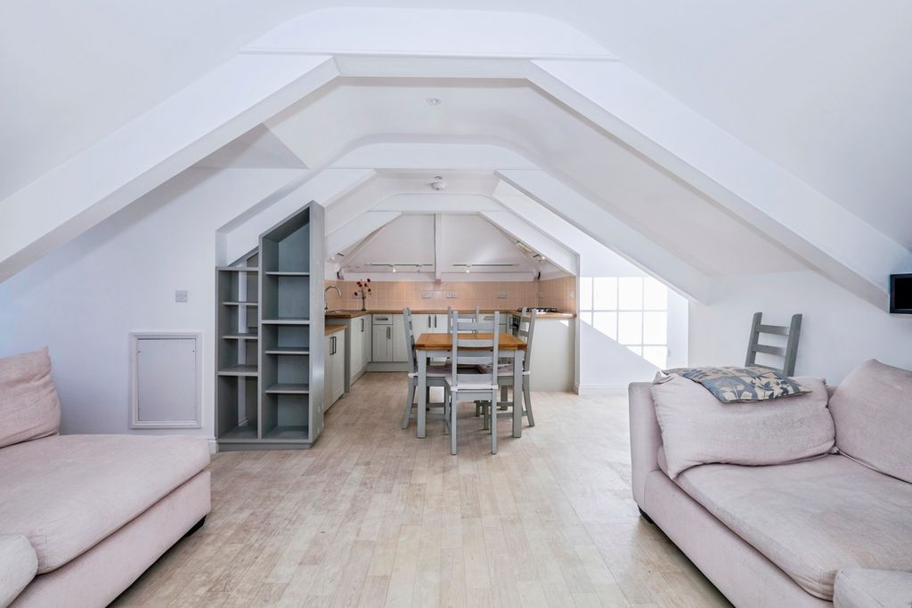 Property photo 2 of 22 Living Room